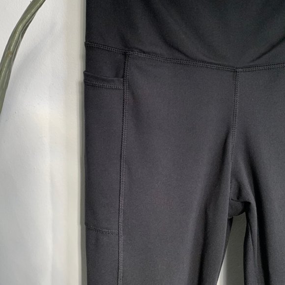 Danskin Cropped Leggings Black Medium with pockets - Picture 6 of 9